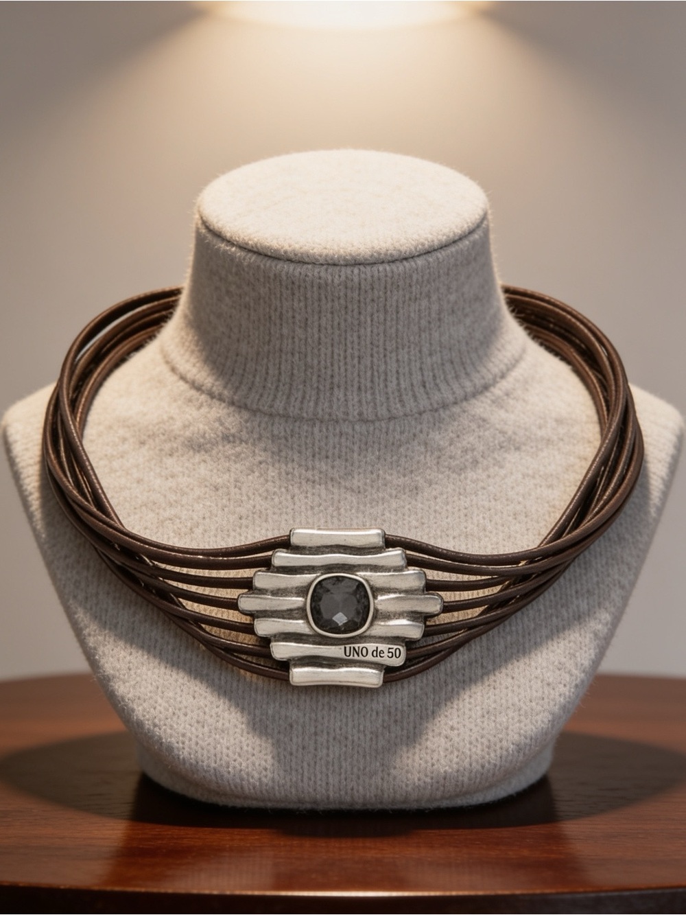 Attached Necklace by UNO de 50